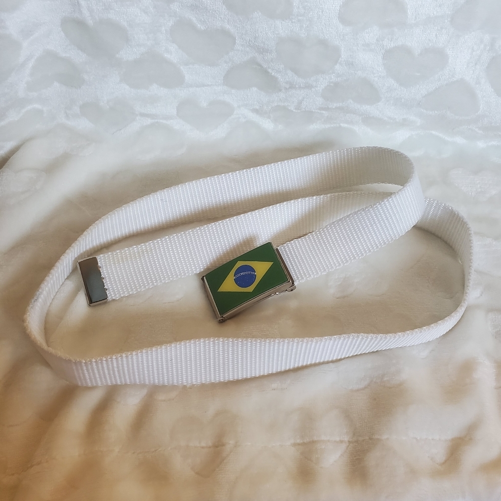 White nylon belt with Brazilian Jaw buckle